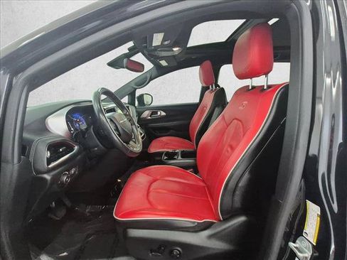 Used 2020 Chrysler Pacifica Limited w/ Quick Order Package 27H Red S FWD image 17