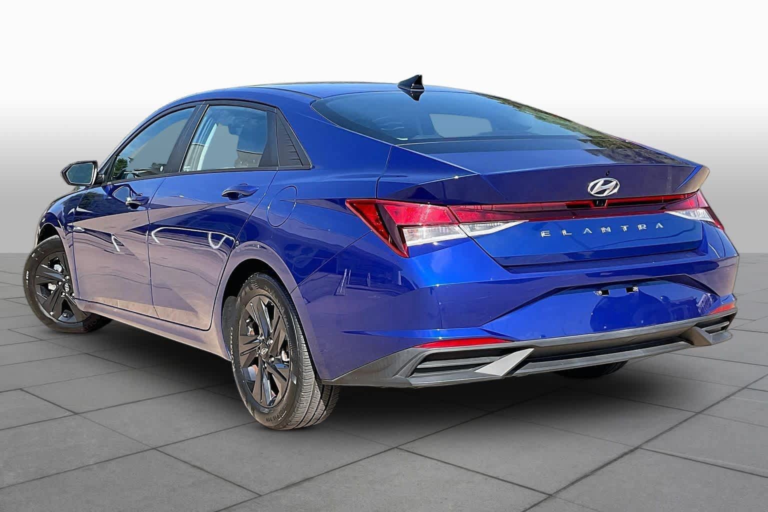 Certified 2021 Hyundai Elantra SEL w/ Convenience Package FWD image 12