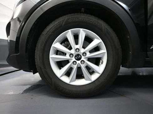 Used 2019 Kia Sorento LX image 15