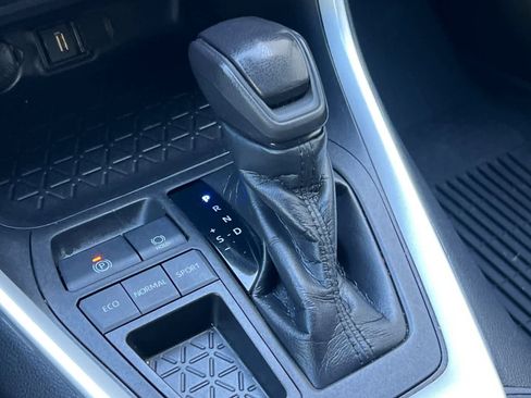 Certified 2021 Toyota RAV4 LE image 22