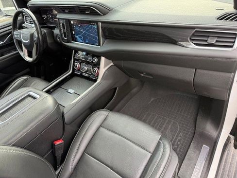 Used 2022 GMC Yukon Denali w/ Advanced Technology Package image 19