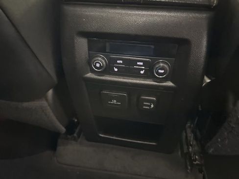 Used 2018 Chevrolet Traverse Premier w/ Driver Confidence II Package FWD image 17