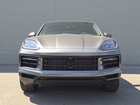 Certified 2025 Porsche Cayenne Coupe image 6