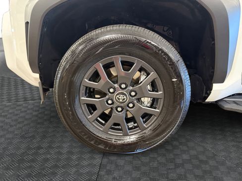 Used 2025 Toyota 4Runner SR5 AWD/4WD image 15