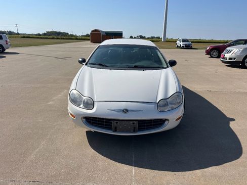 Used 2001 Chrysler Concorde LXi image 3