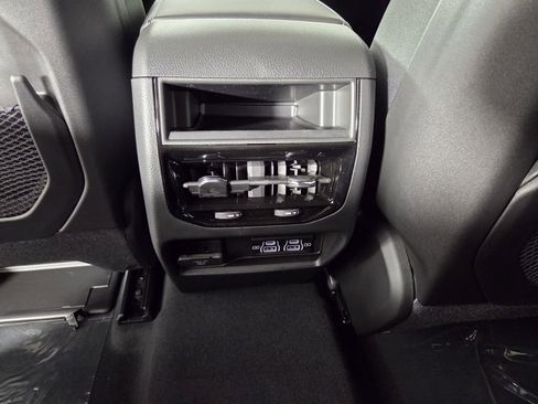 New 2025 Jeep Grand Cherokee Altitude image 13