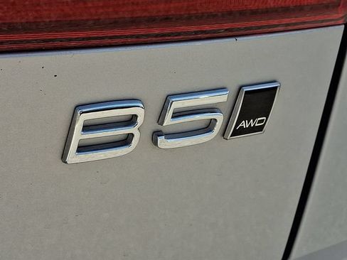 Certified 2023 Volvo XC60 B5 Plus w/ Climate Package AWD/4WD image 32