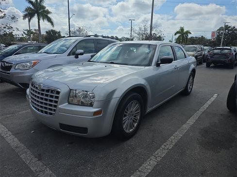Used 2009 Chrysler 300 LX image 1