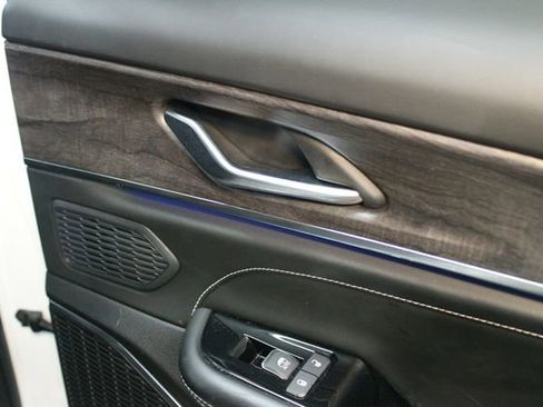 Used 2023 Jeep Grand Cherokee L Overland image 13