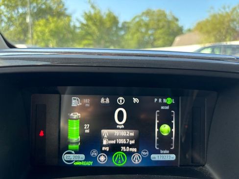 Used 2015 Chevrolet Volt Premium w/ Premium Trim Package FWD image 24