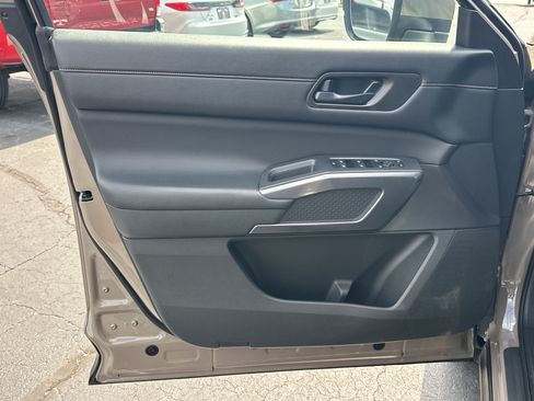Used 2024 Nissan Pathfinder Rock Creek AWD/4WD image 11