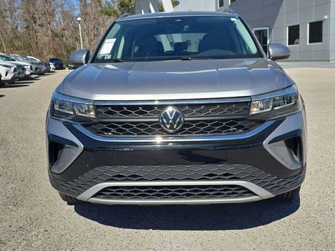 Used 2024 Volkswagen Taos SE image 3