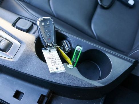 Used 2020 Chevrolet Camaro LT image 18