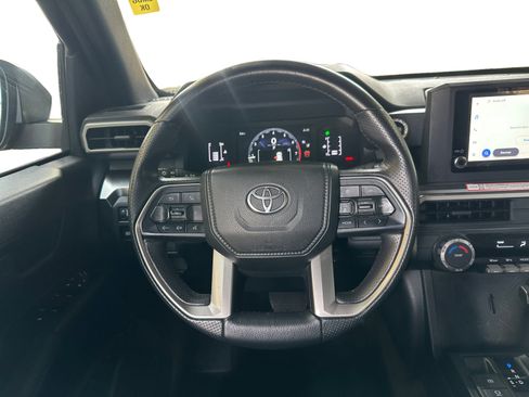 Used 2025 Toyota 4Runner SR5 RWD image 12