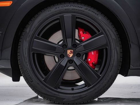 New 2026 Porsche Cayenne GTS AWD/4WD image 13