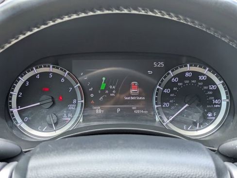 Used 2023 Toyota Highlander LE FWD image 30