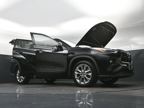 Used 2020 Toyota Highlander Limited FWD image 31
