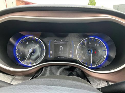 Used 2023 Chrysler Voyager LX FWD image 17
