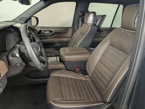 Used 2025 GMC Yukon Denali Ultimate image 11