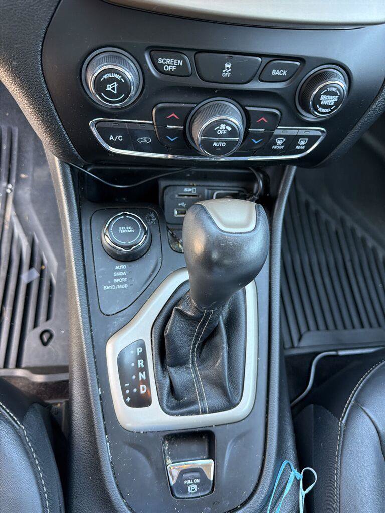 Used 2018 Jeep Cherokee Limited AWD/4WD image 12
