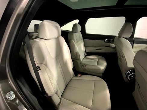 Used 2025 Kia Sorento SX Prestige image 23