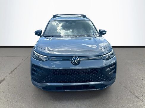 Used 2025 Volkswagen Tiguan SE R-Line FWD image 2