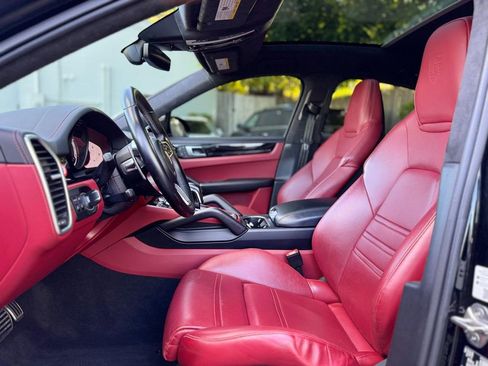 Used 2022 Porsche Cayenne GTS AWD/4WD image 19