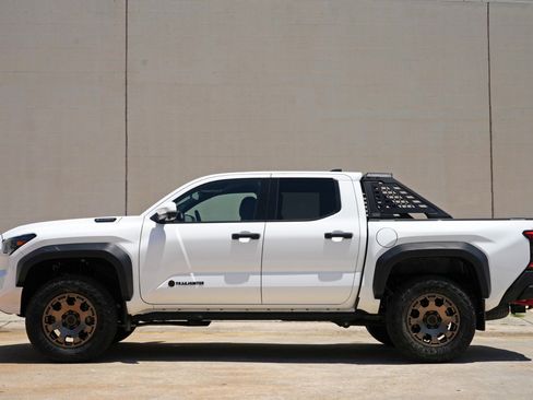 Used 2024 Toyota Tacoma 4x4 Double Cab Hybrid image 9