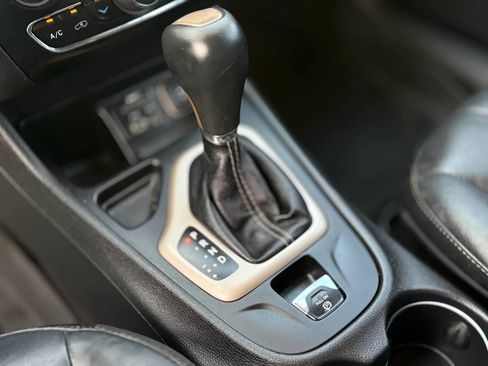 Used 2017 Jeep Cherokee Limited FWD image 27