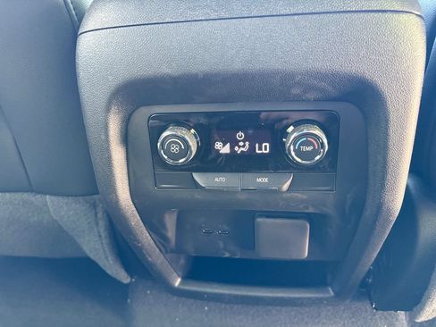 Used 2026 Chevrolet Traverse LT w/ Driver Confidence Package AWD/4WD image 32