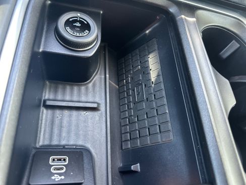 Used 2025 Ford Expedition Active AWD/4WD image 35