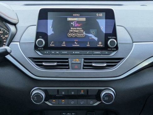 Used 2024 Nissan Altima 2.5 SR FWD image 17