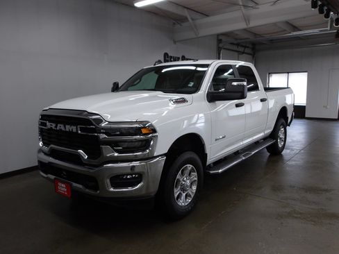 Used 2026 RAM 2500 Big Horn AWD/4WD image 9
