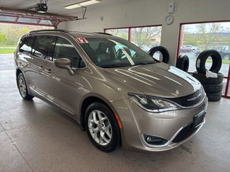 Used 2017 Chrysler Pacifica Touring-L w/ Tire & Wheel Group FWD video 1