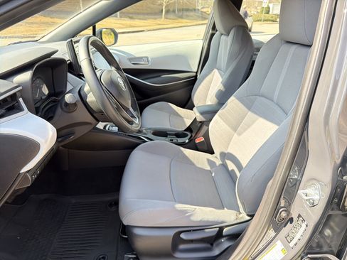 Used 2025 Toyota Corolla SE image 9