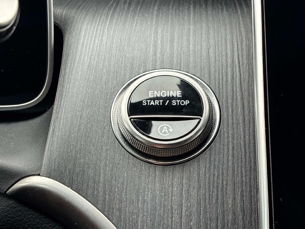 Used 2025 Mercedes-Benz GLC 300 4MATIC image 29