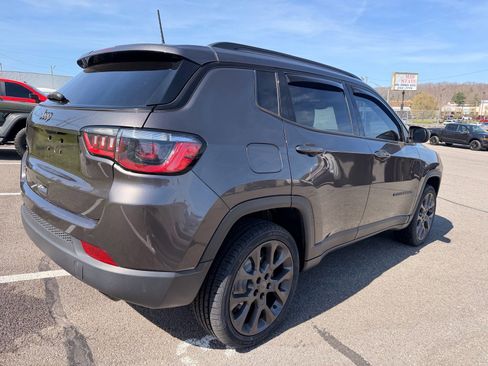 Used 2021 Jeep Compass Latitude AWD/4WD image 6