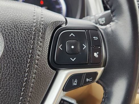 Used 2018 Toyota Highlander XLE FWD image 17