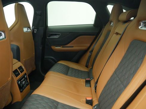 Used 2019 Jaguar F-PACE SVR image 24