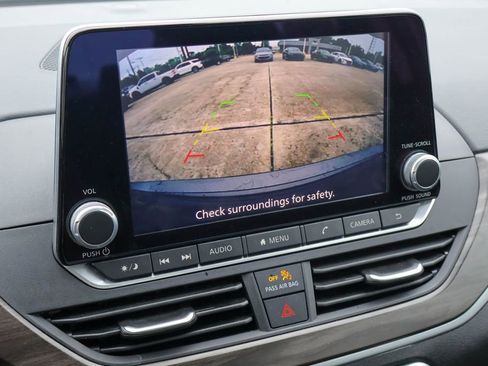 Used 2025 Nissan Altima 2.5 SV FWD image 4