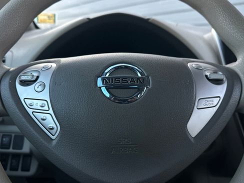 Used 2011 Nissan Leaf w/ Eco Design Pkg image 25