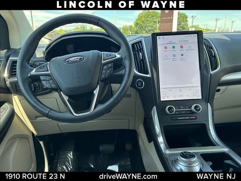Used 2024 Ford Edge Titanium AWD/4WD image 22