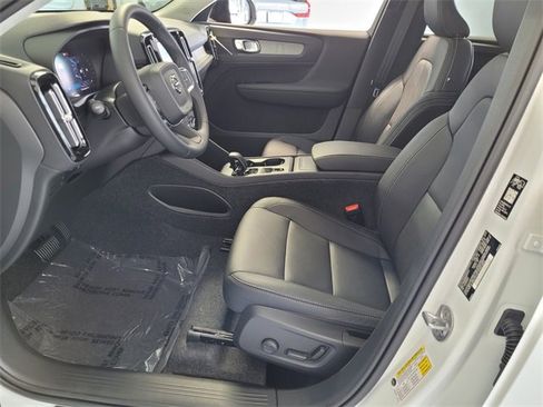 New 2026 Volvo XC40 B5 Core w/ Climate Package image 5