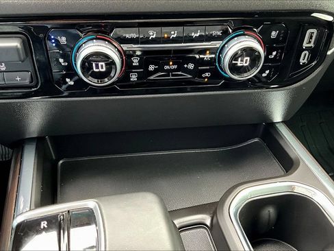 Used 2024 GMC Sierra 1500 SLT AWD/4WD image 17