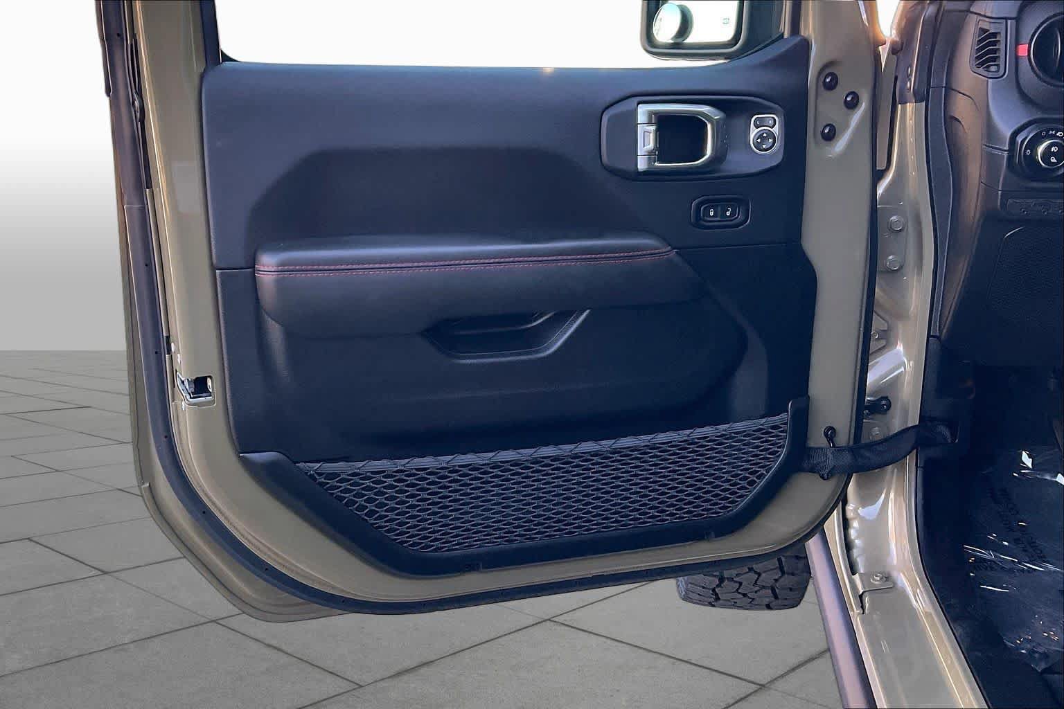 Used 2025 Jeep Gladiator Rubicon AWD/4WD image 18