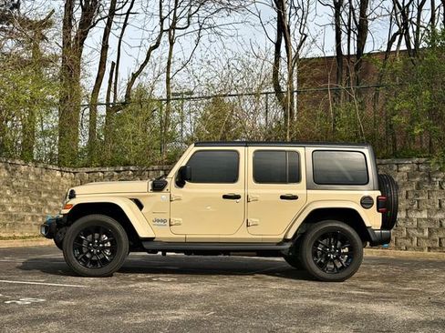 Used 2022 Jeep Wrangler Unlimited Sahara 4xe image 7