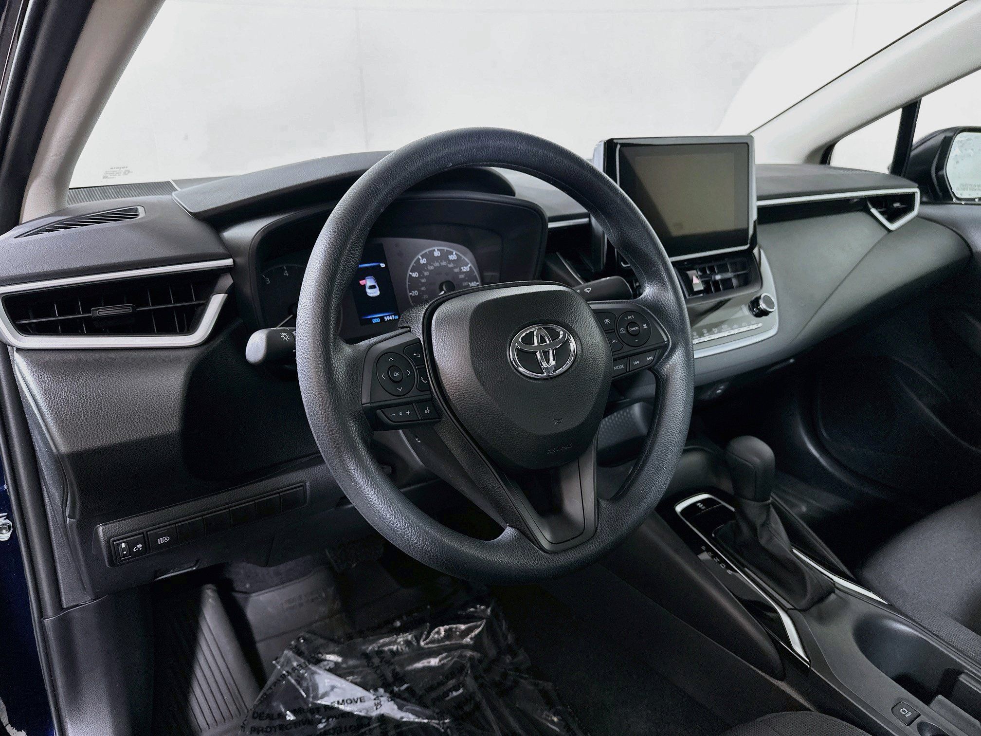Used 2025 Toyota Corolla LE FWD image 9