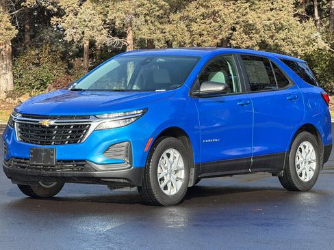 Used 2024 Chevrolet Equinox LS w/ LS Convenience Package image 8