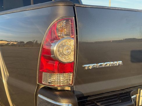 Used 2012 Toyota Tacoma 4x4 Double Cab image 18