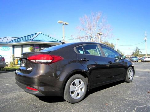 Used 2017 Kia Forte LX w/ LX Popular Package image 5